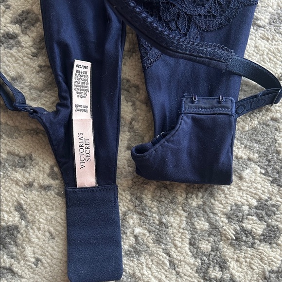 Victoria's Secret Navy Lace Bra - Picture 9 of 10